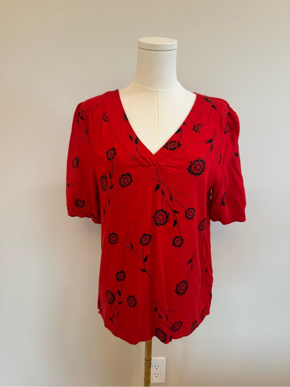 Hinge Red Floral V-Neck Women’s Top